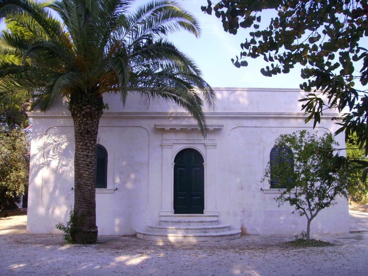 Villa Miccoli Apartments Ceglie Messapica Bagian luar foto