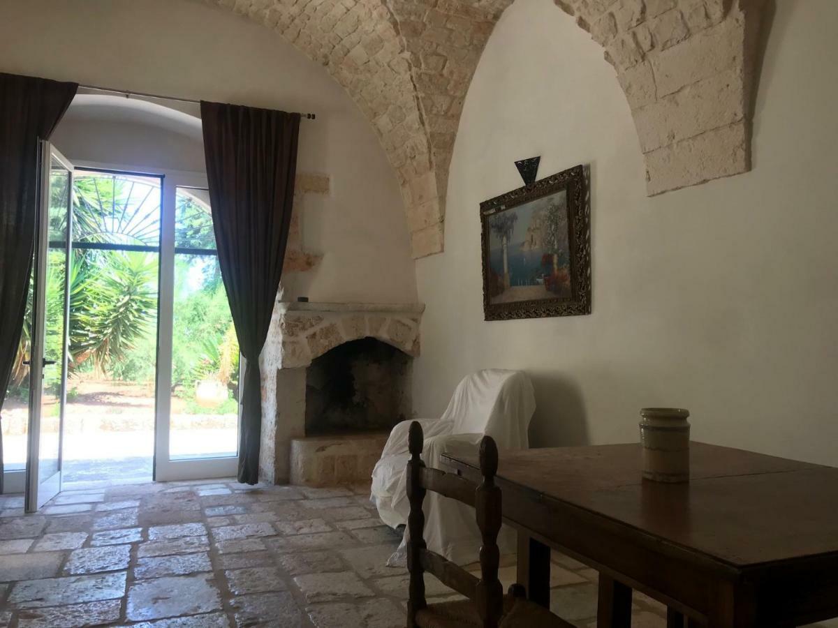 Villa Miccoli Apartments Ceglie Messapica Bagian luar foto