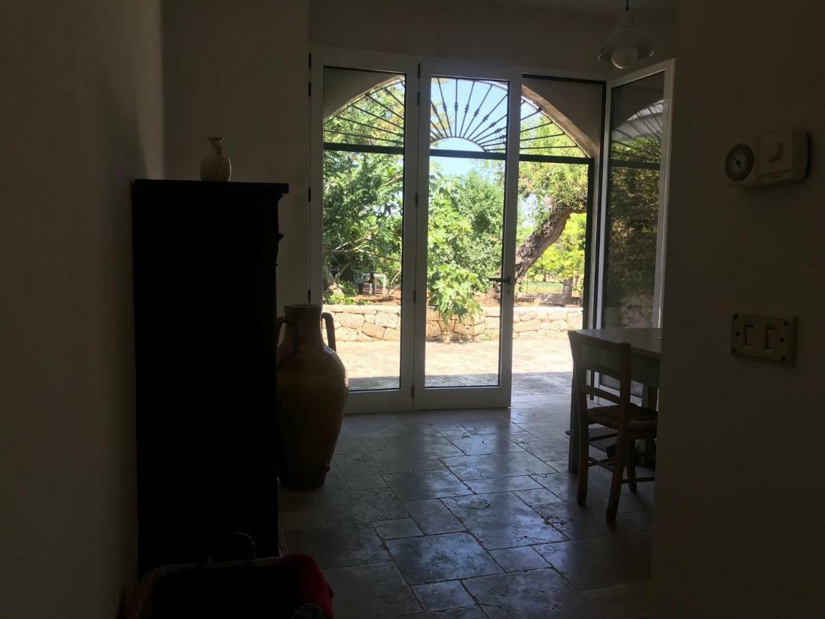 Villa Miccoli Apartments Ceglie Messapica Bagian luar foto
